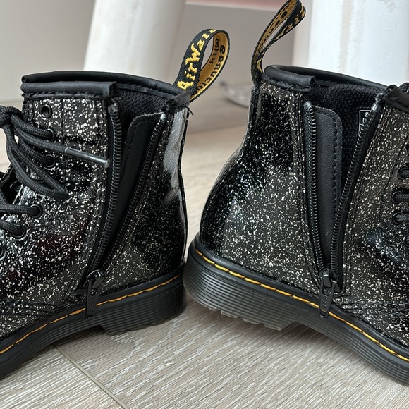 Toddler Size 9 Dr Martens BLACK GLITTER - Picture 5 of 6